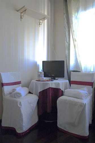 Bed and Breakfast La Boheme Верона Экстерьер фото